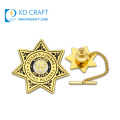 China venta al por mayor de metal en blanco aleación de zinc 3d en forma de estrella esmalte grabado chapado en oro personalizado insignia de sheriff personalizada